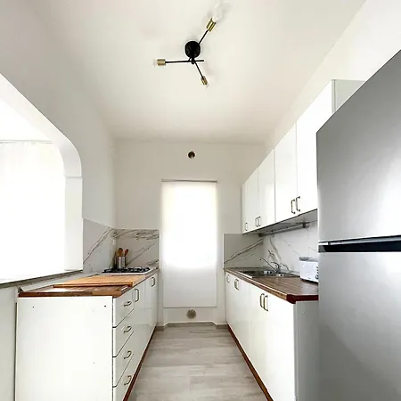 Seafront Duplex Sea View And Spacious Gardens Villa *