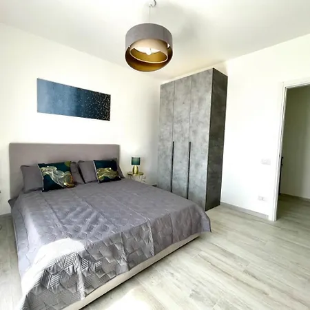 Seafront Duplex Sea View And Spacious Gardens