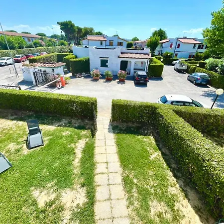 Seafront Duplex Sea View And Spacious Gardens Villa