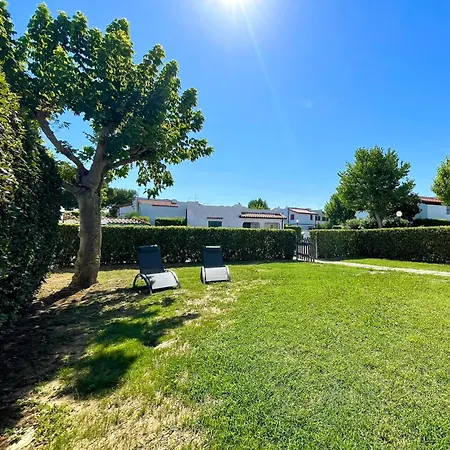 Seafront Duplex Sea View And Spacious Gardens *