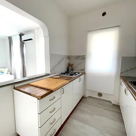 Seafront Duplex Sea View And Spacious Gardens Villa *