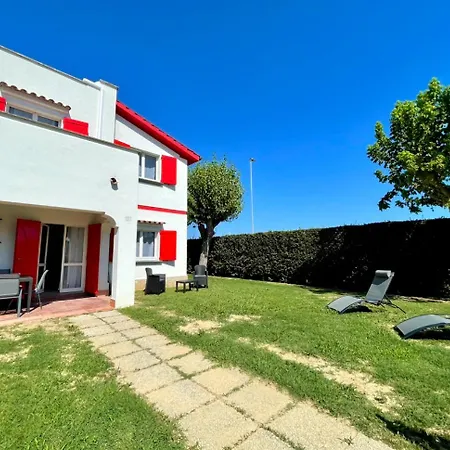 Seafront Duplex Sea View And Spacious Gardens