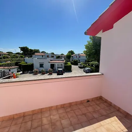 Seafront Duplex Sea View And Spacious Gardens Vila *