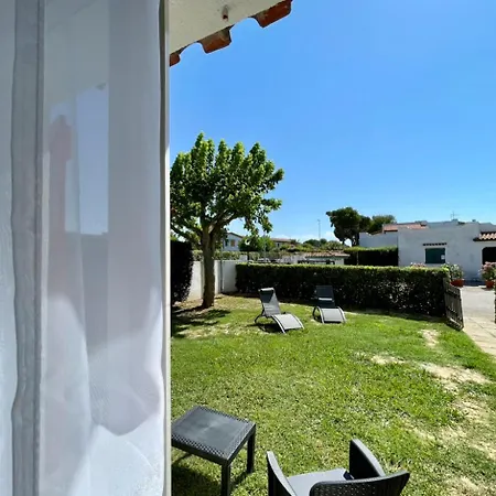 Villa Seafront Duplex Sea View And Spacious Gardens *