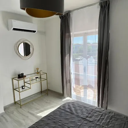 Seafront Duplex Sea View And Spacious Gardens *