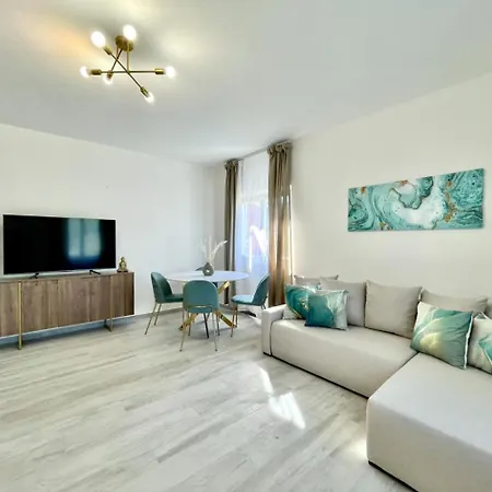 Seafront Duplex Sea View And Spacious Gardens Vila Porto Recanati