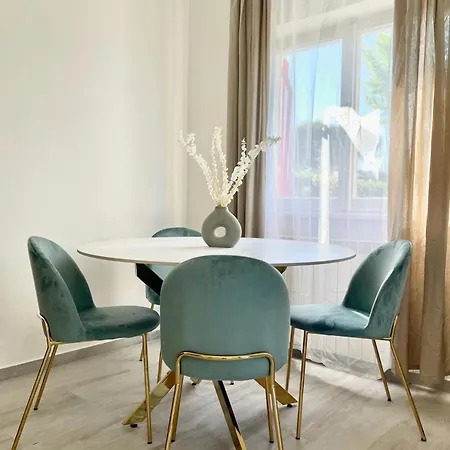 빌라 Seafront Duplex Sea View And Spacious Gardens 포르토레카나티