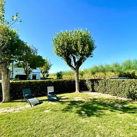 Seafront Duplex Sea View And Spacious Gardens *