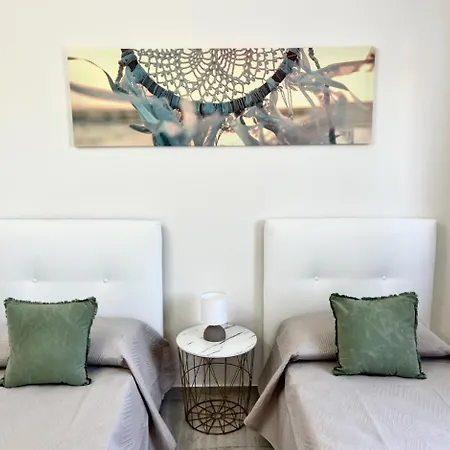 빌라 Seafront Duplex Sea View And Spacious Gardens *