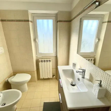 Seafront Duplex Sea View And Spacious Gardens *