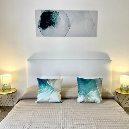 빌라 Seafront Duplex Sea View And Spacious Gardens