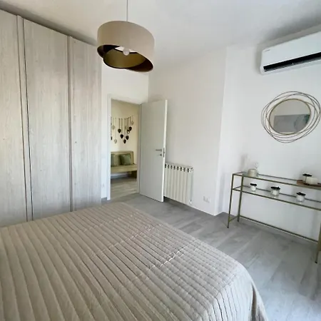 Seafront Duplex Sea View And Spacious Gardens Villa *