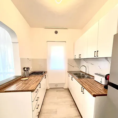 Seafront Duplex Sea View And Spacious Gardens *