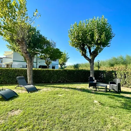 Seafront Duplex Sea View And Spacious Gardens Villa Porto Recanati