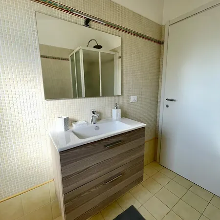 Seafront Duplex Sea View And Spacious Gardens Porto Recanati