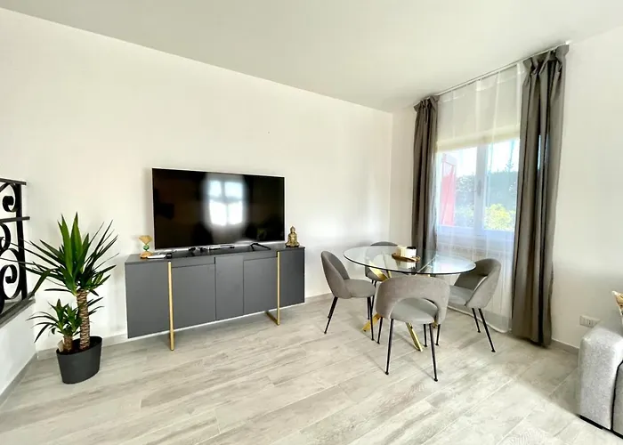 Villa Seafront Duplex Sea View And Spacious Gardens *