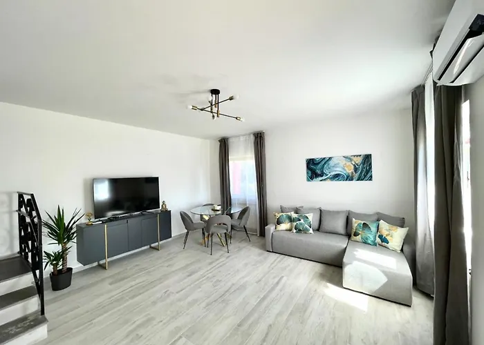 Seafront Duplex Sea View And Spacious Gardens Porto Recanati