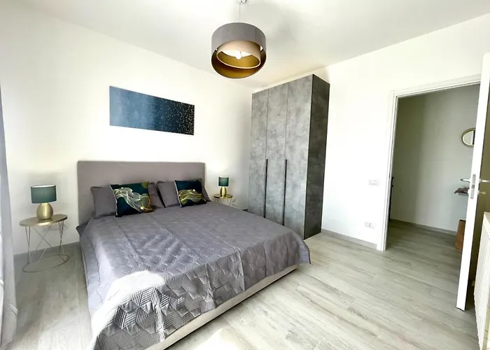 Seafront Duplex Sea View And Spacious Gardens