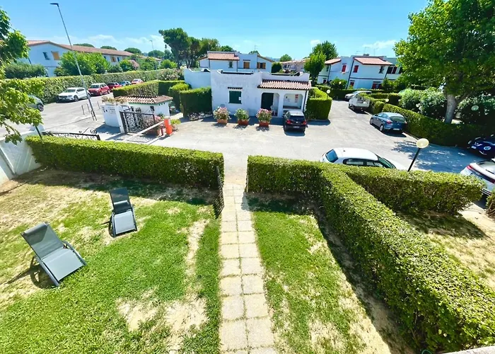 Seafront Duplex Sea View And Spacious Gardens Villa