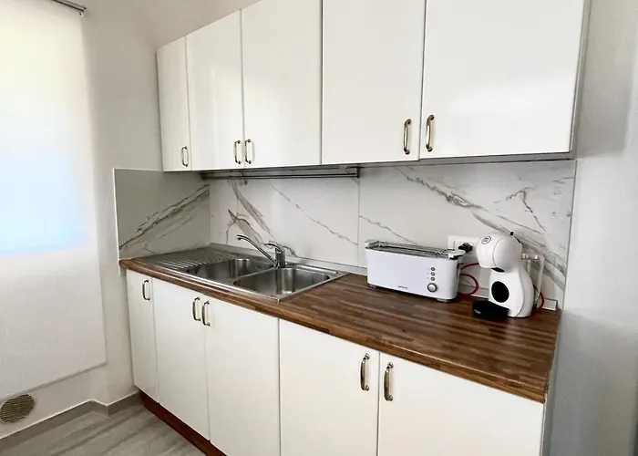 Seafront Duplex Sea View And Spacious Gardens Βίλα Porto Recanati