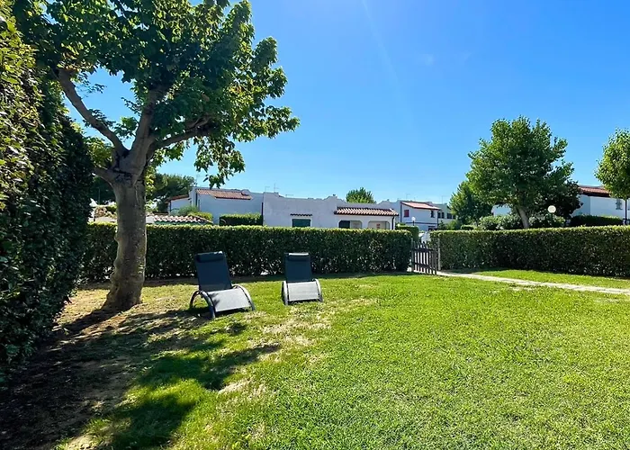 Seafront Duplex Sea View And Spacious Gardens *