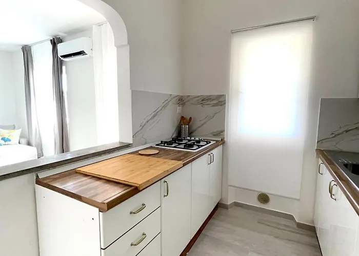 Seafront Duplex Sea View And Spacious Gardens Villa *
