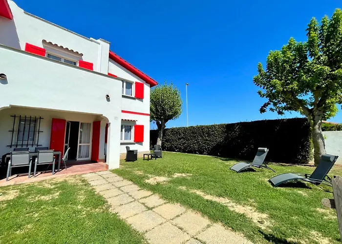 Seafront Duplex Sea View And Spacious Gardens