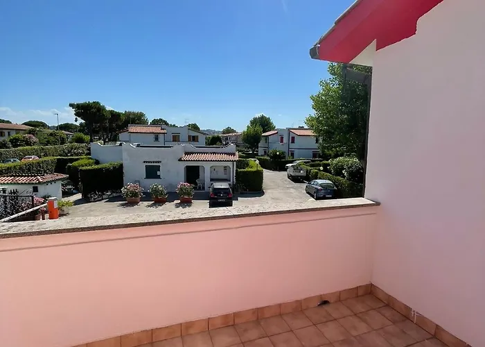 Seafront Duplex Sea View And Spacious Gardens Villa *