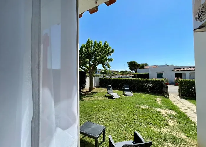 Villa Seafront Duplex Sea View And Spacious Gardens *