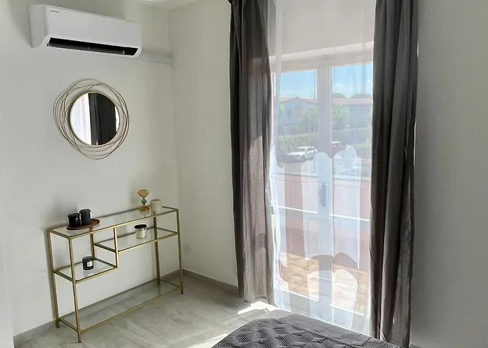 Seafront Duplex Sea View And Spacious Gardens *