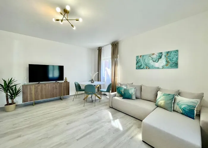 Seafront Duplex Sea View And Spacious Gardens Βίλα Porto Recanati