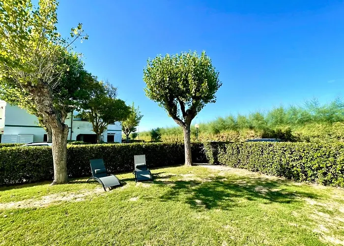 Seafront Duplex Sea View And Spacious Gardens *