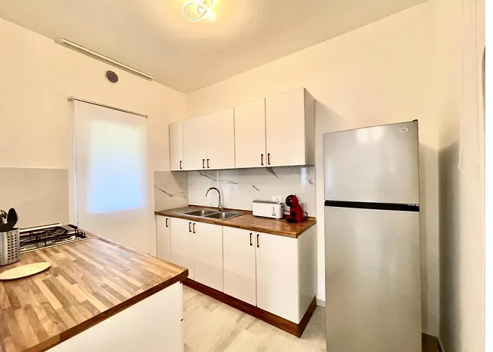 Seafront Duplex Sea View And Spacious Gardens Βίλα Porto Recanati