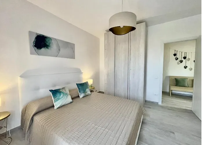 Seafront Duplex Sea View And Spacious Gardens Villa