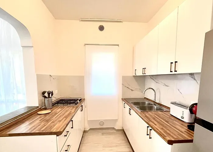 Seafront Duplex Sea View And Spacious Gardens *