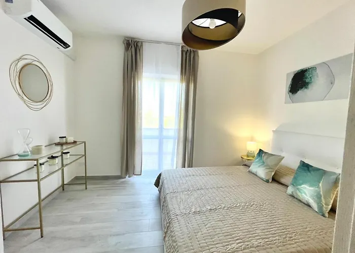 Seafront Duplex Sea View And Spacious Gardens Porto Recanati