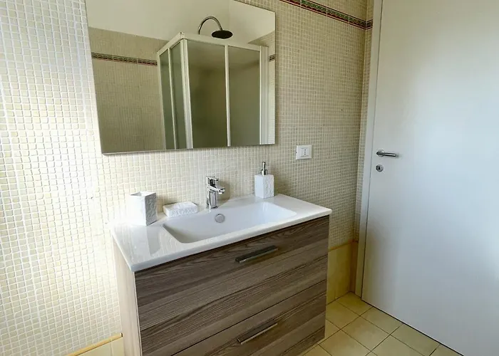 Seafront Duplex Sea View And Spacious Gardens Porto Recanati